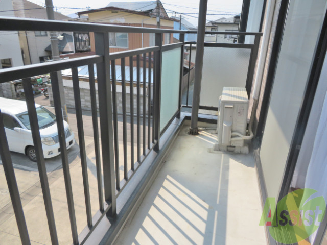 バルコニー　広めなので洗濯物はたくさん干せそうですね。