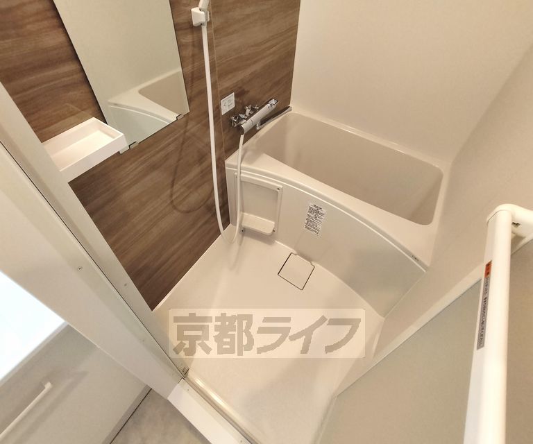 バス・シャワールーム　バスルームです