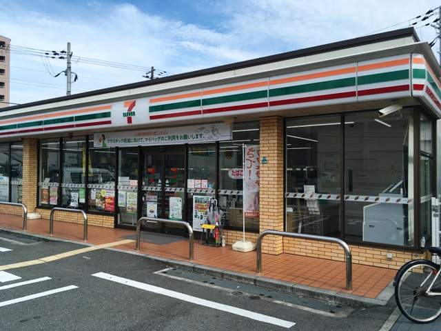 コンビニ　セブンイレブン（コンビニ）まで515m