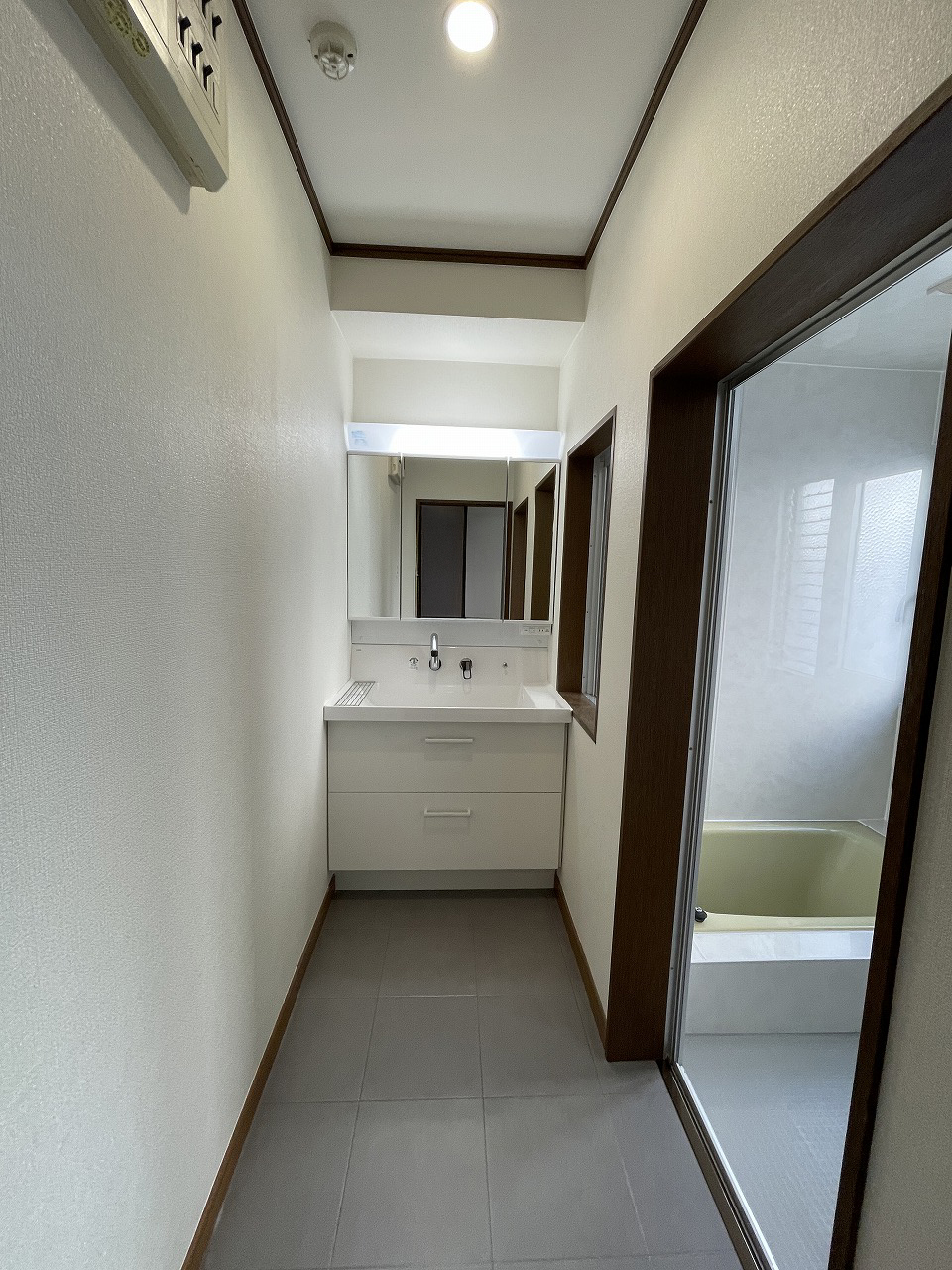 洗面設備　新品の洗髪洗面化粧台