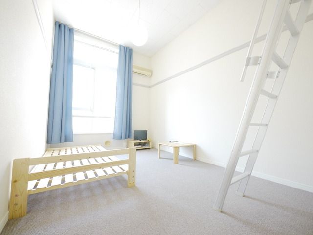 居室・リビング　★人気の家具・家電付きのお部屋です★