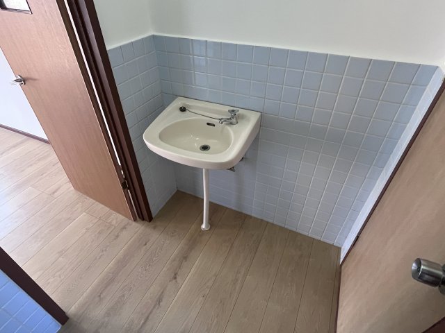 洗面設備　ゆったりとスペースのある洗面所