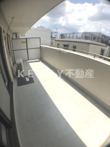 バルコニー　お洗濯にも便利なバルコニー付き