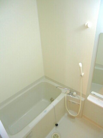 バス・シャワールーム　落ち着いた空間のお風呂です