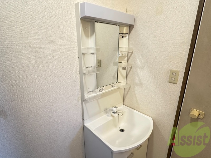 洗面設備　シャンプードレッサーが付いてるので使いやすいですね。