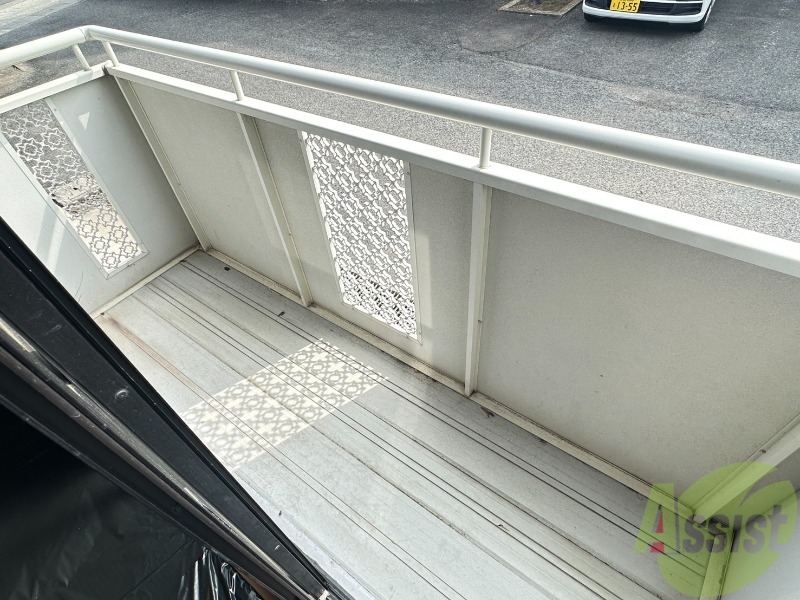 バルコニー　バルコニーはこんな感じです。陽当たりも良いです。