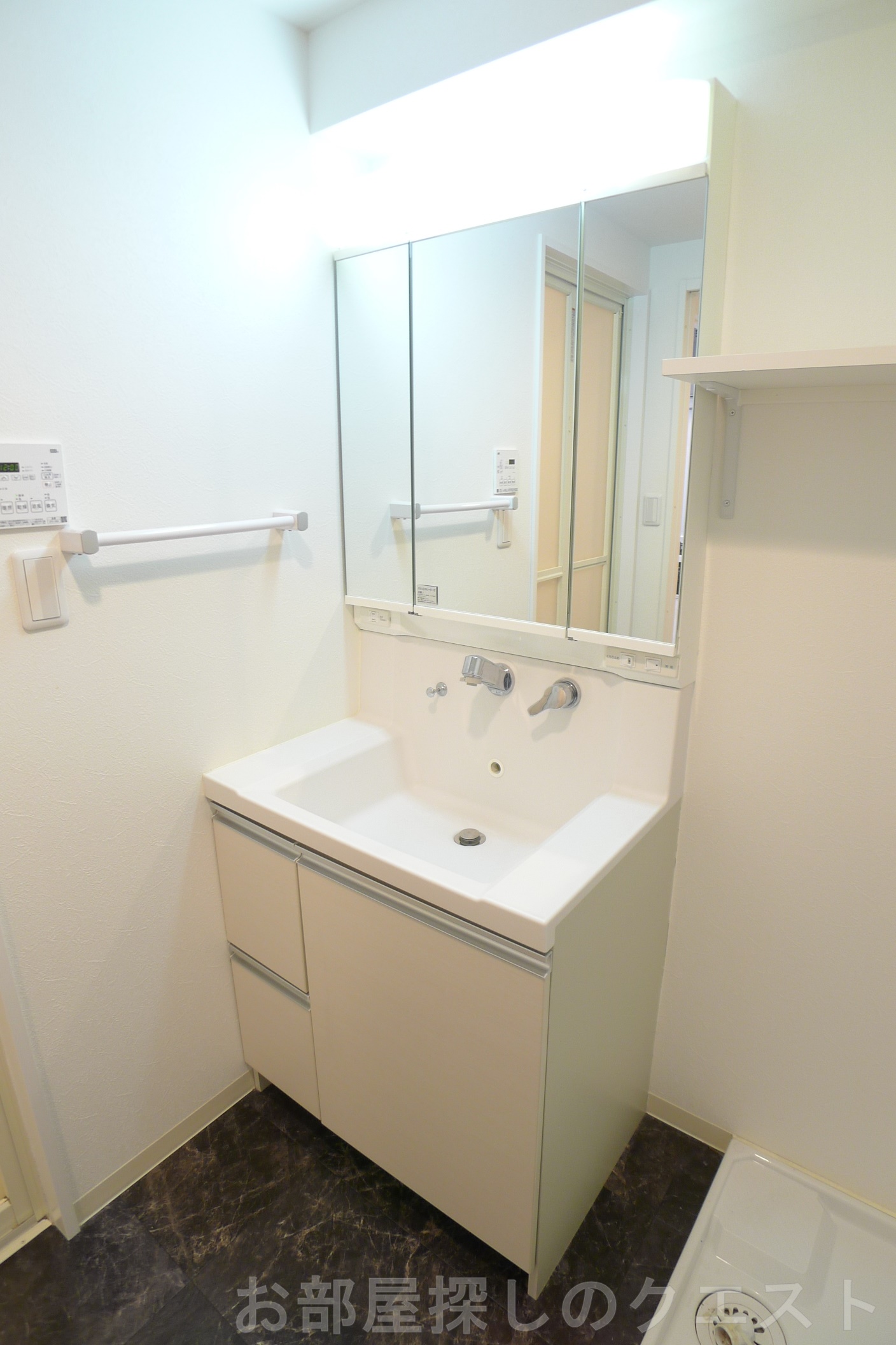 洗面設備　（写真は同物件イメージです。）