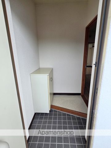 ＪＲ東海道本線 掛川駅 バス乗車時間：3分 最寄りバス停で下車 徒歩16分 3階建 築32年の玄関写真