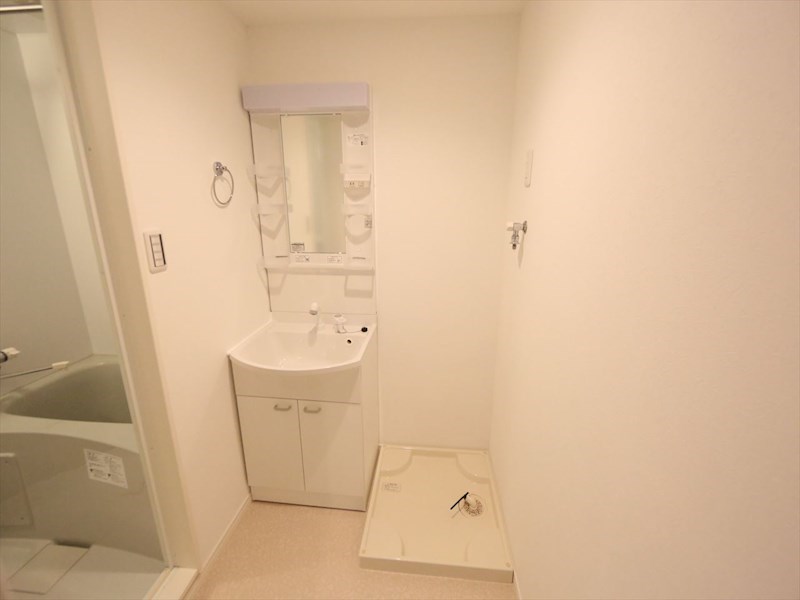 洗面設備　脱衣所　独立洗面台（シャンプードレッサー付）収納スペース有