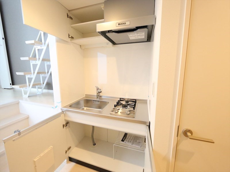 キッチン　システムキッチン（ガス2口コンロ付）　浄水器使用可