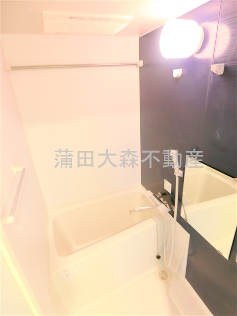 バス・シャワールーム　浴室乾燥機付きのバスルーム　お風呂