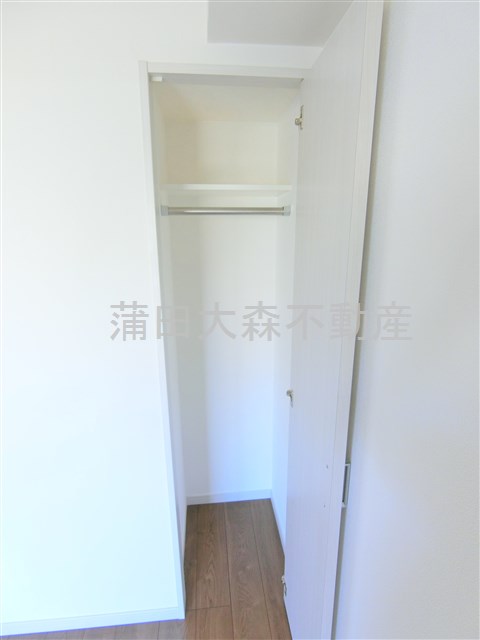収納　収納　クローゼット大きくはありませんが、別で棚収納もあります