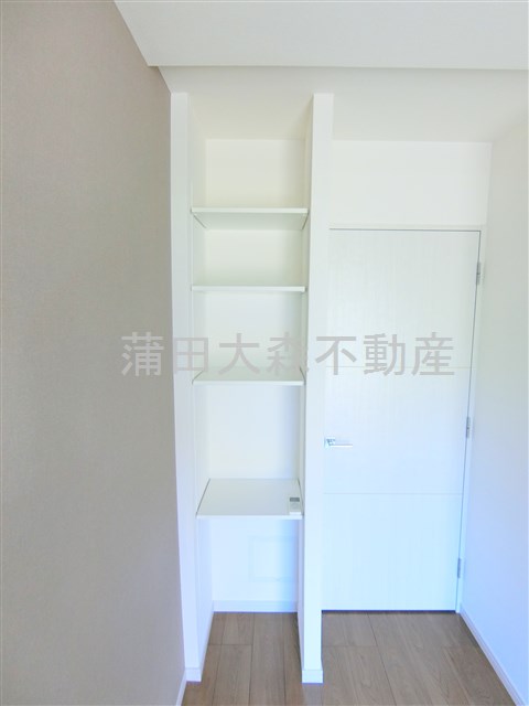 その他設備　洋室の棚収納