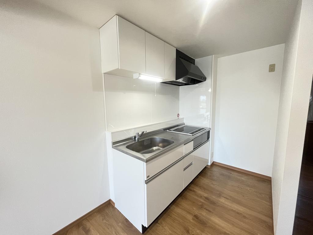 キッチン　※実際のお部屋はガスコンロ仕様です。