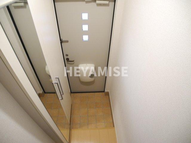 玄関　※写真は反転タイプの写真です。