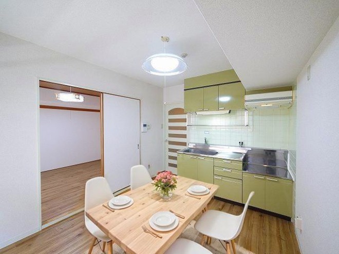 居室・リビング　CGで家具等を配置したもので家具等は含まれません