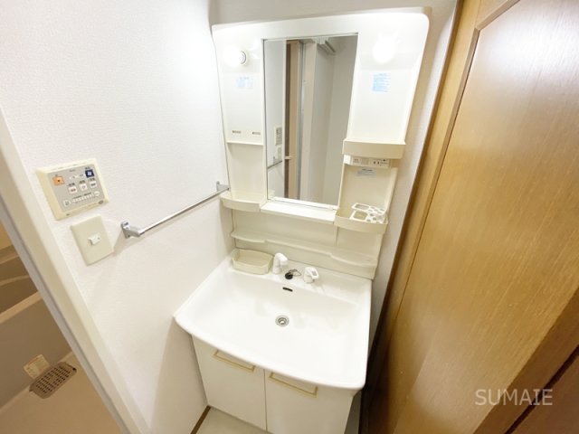 洗面設備　使いやすい独立洗面台！