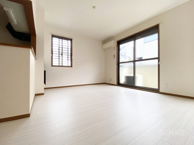 居室・リビング　白を基調とした内装です！