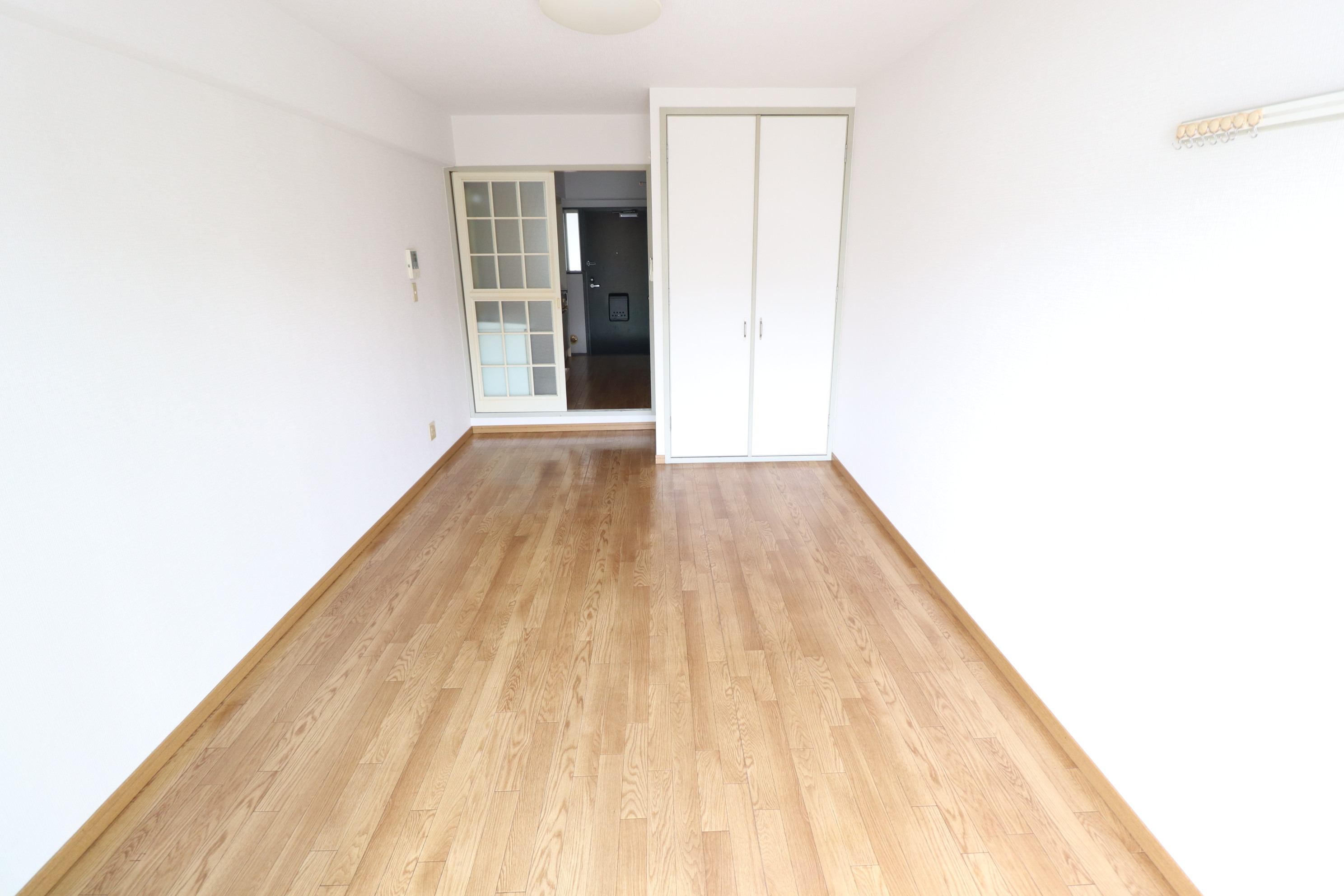 居室・リビング　洋室は9.4帖で広めです!!