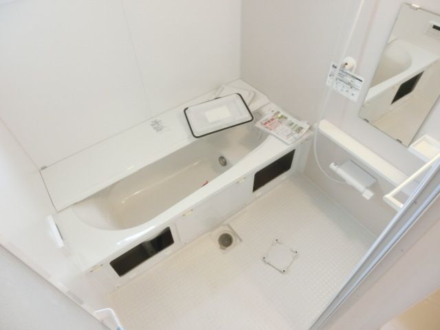 バス・シャワールーム　ゆったりとした一坪の浴室は魅力的です