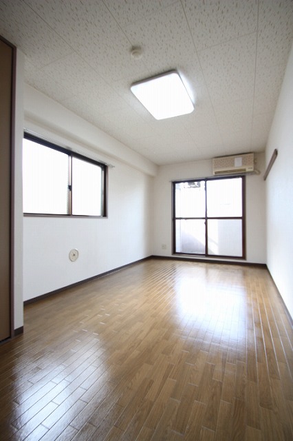 居室・リビング　同物件別号室の写真です。