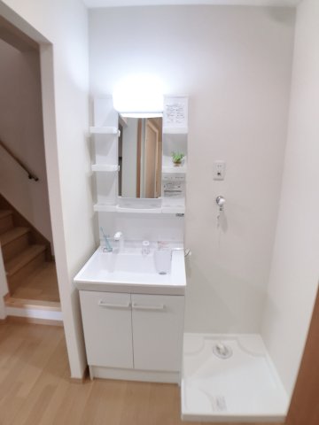 洗面設備　シャンプードレッサー付き独立洗面台（反転タイプ）