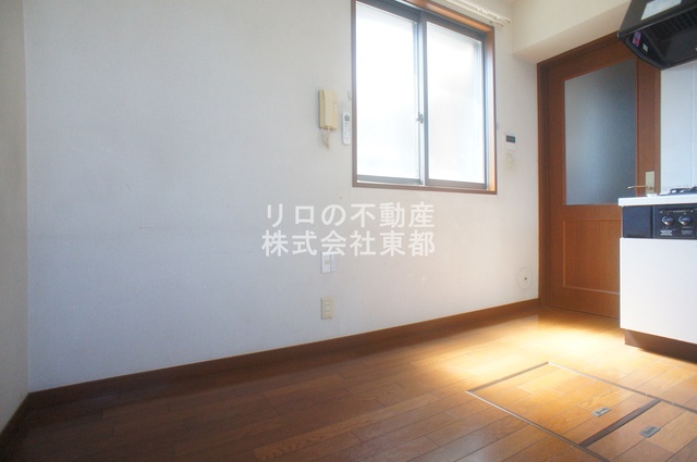 居室・リビング　ダイニングテーブルを置いたり自由にレイアウトできます☆