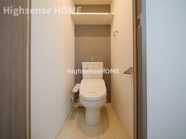 トイレ　落ち着いた色調のトイレです