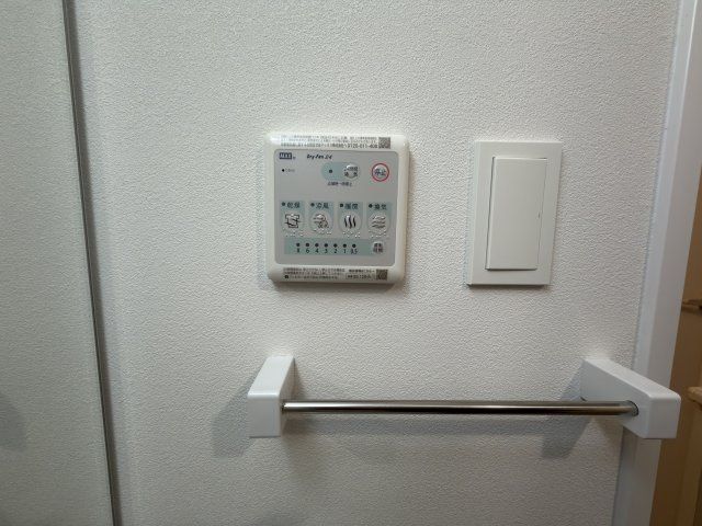 その他　【冷暖房・空調設備】同建物別部屋　現況優先