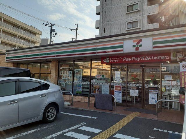 コンビニ　セブンイレブン様（コンビニ）まで450m