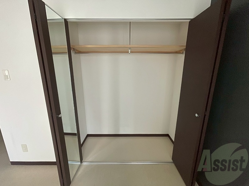 収納　寝室の収納です。部屋がすっきり片付きます。