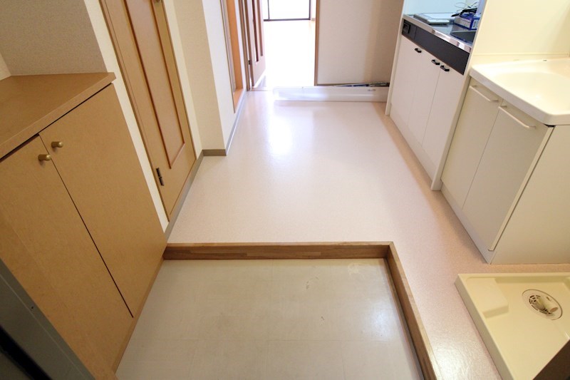 玄関　※別部屋参考写真
