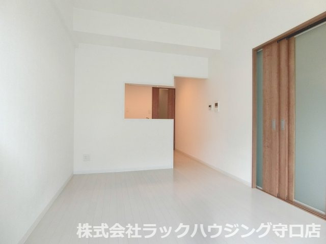 居室・リビング　反転タイプ 同仕様写真となります。