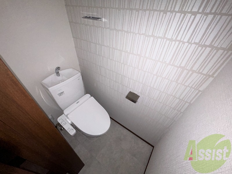 トイレ　トイレはウォシュレット機能付きです。安心して使用できますね。
