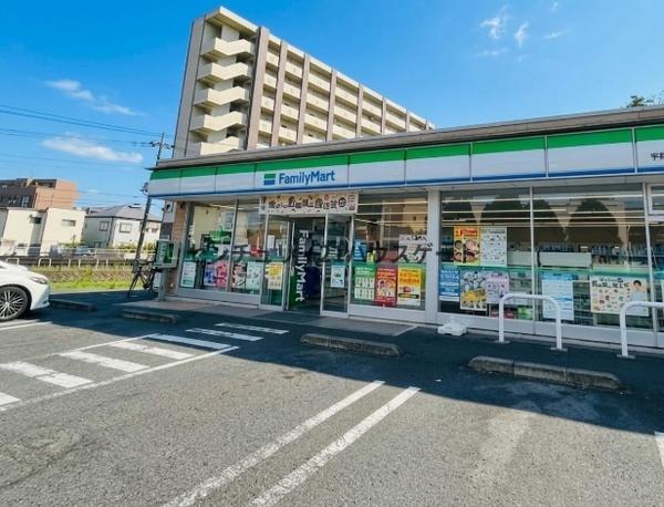 コンビニ　ファミリーマート宇都宮今泉三丁目店（コンビニ）まで385m