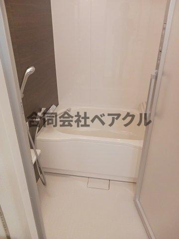 バス・シャワールーム　コンパクトで使いやすいお風呂です