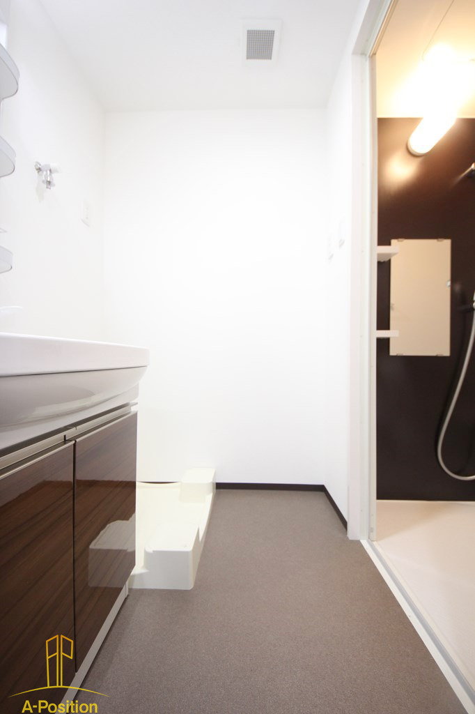 洗面設備　Y&Rino Residence