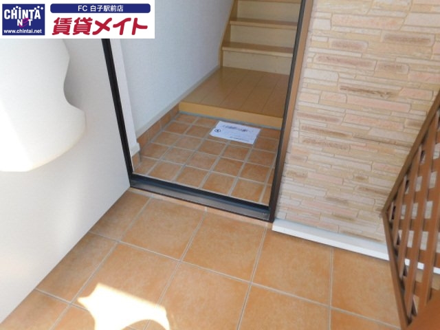 玄関　同物件別部屋の写真