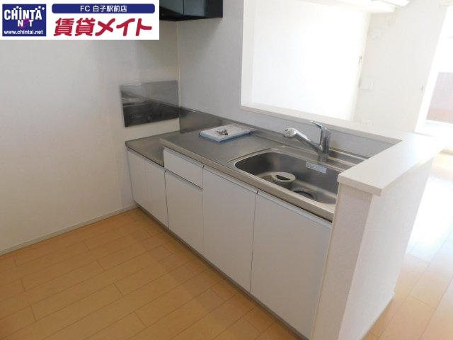 キッチン　同物件別部屋の写真