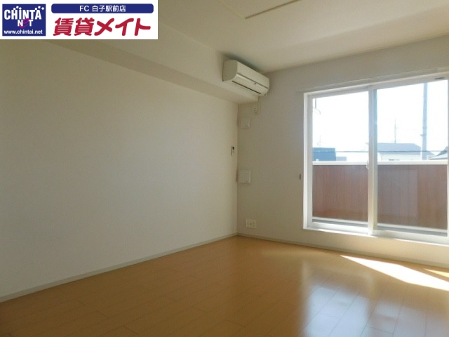 居室・リビング　同物件別部屋の写真