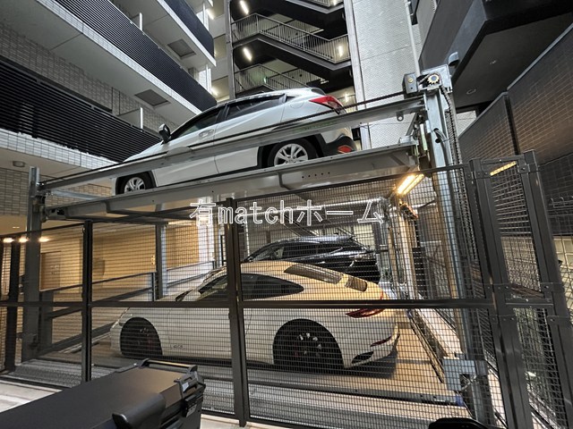 駐車場　反転のお写真となっております。 間取り図を参照ください。