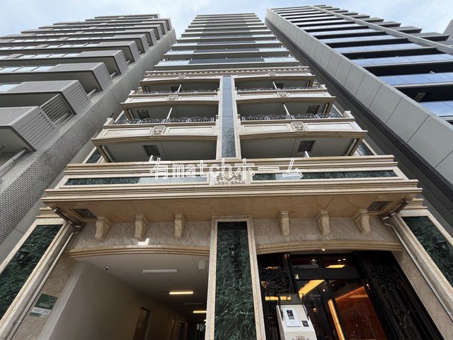 建物外観　反転のお写真となっております。 間取り図を参照ください。