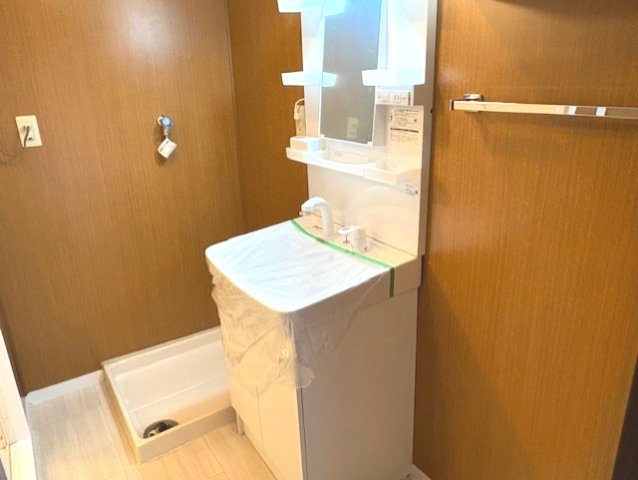 洗面設備　明るい洗面所です