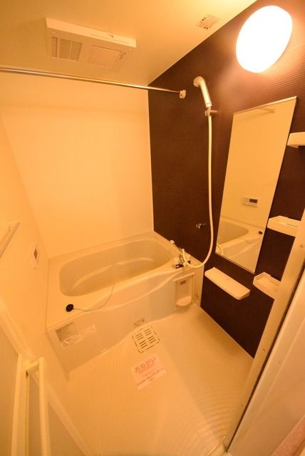 バス・シャワールーム　浴室乾燥機付きバス