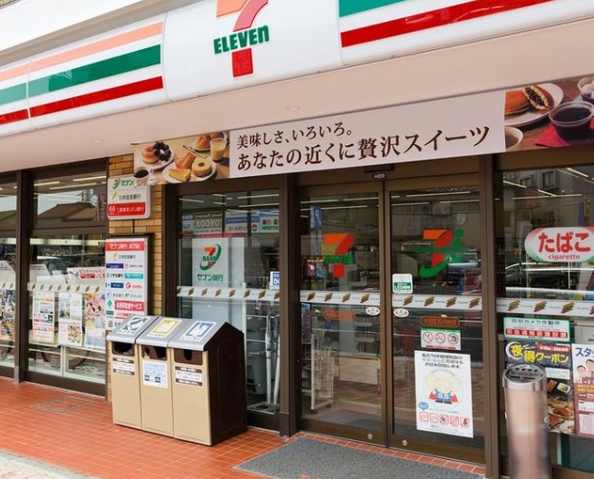 コンビニ　セブンイレブン（コンビニ）まで30m