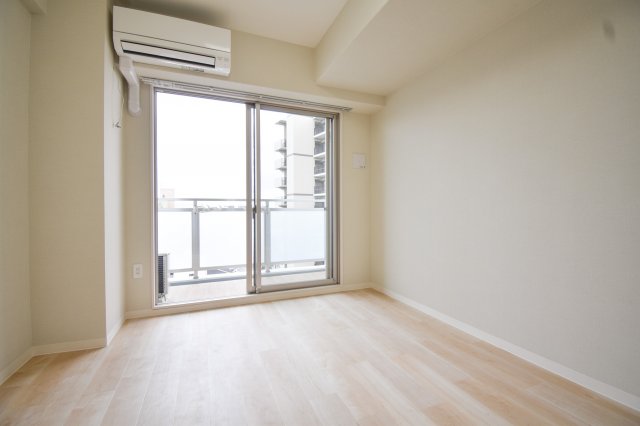 居室・リビング　引越しした日から快適　エアコン付きのお部屋です