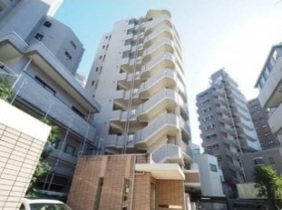 建物外観　鉄筋コンクリート造のがっちりとした建物。