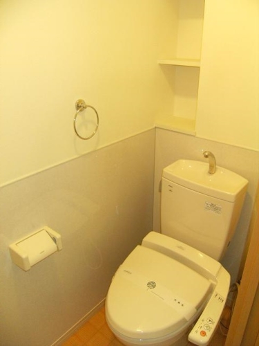 トイレ　反転タイプの間取りの写真となりますので、現況を優先します。