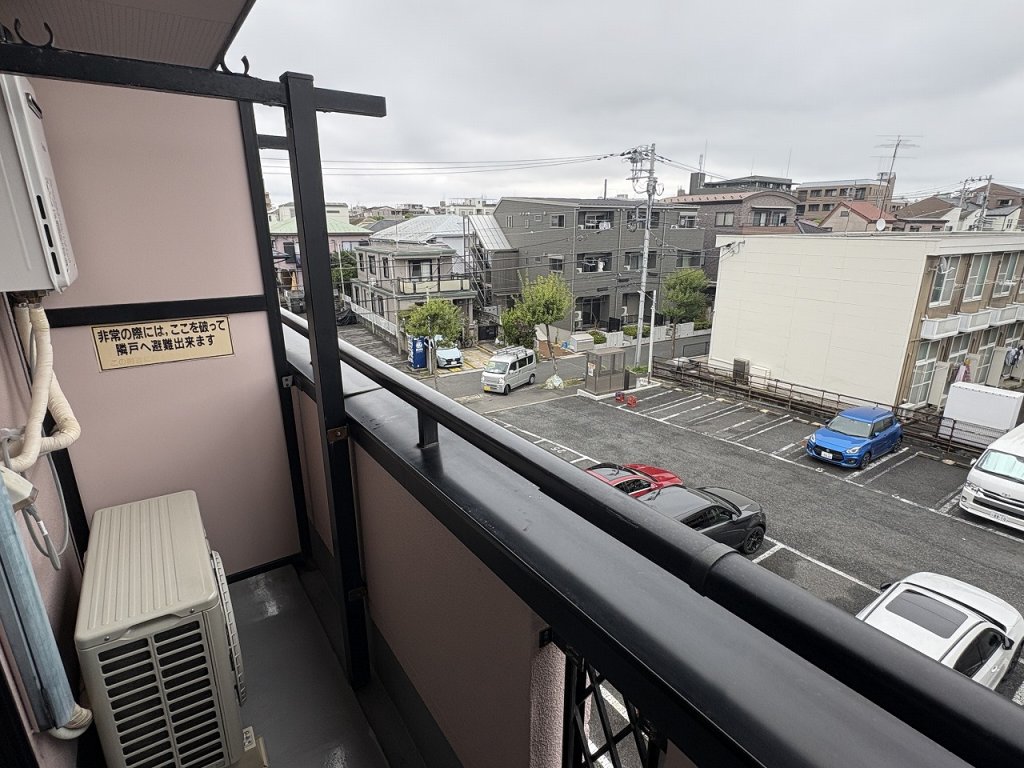 バルコニー　前面抜けています。