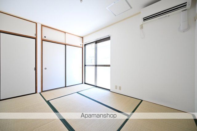 東京メトロ副都心線 東新宿駅 徒歩6分 2階建 築41年の居間写真
